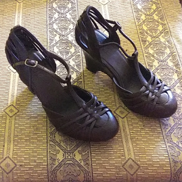 Shoes - Picture 1 of 5